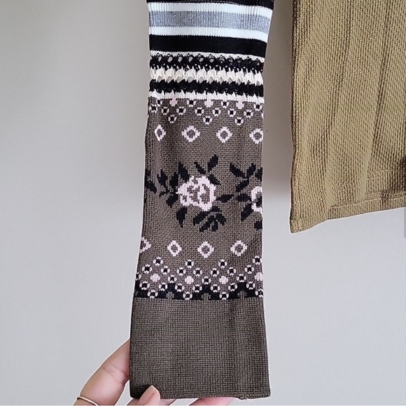 Free People We The Free Mikah Notch Neck Top Size XS Army Combo - Picture 6 of 6